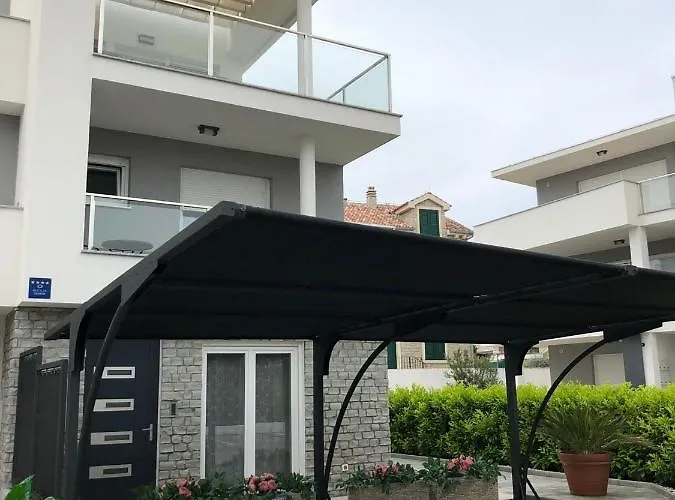 Holiday home Kuca Buzov - House In Croatia Srima